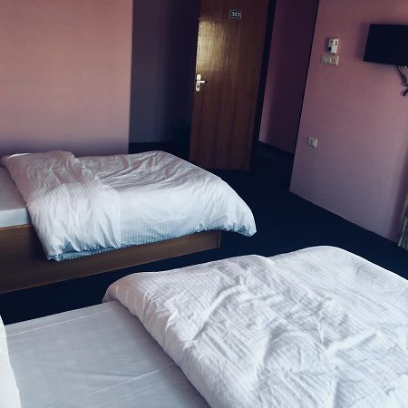 Obey Guest House Pokhara Extérieur photo