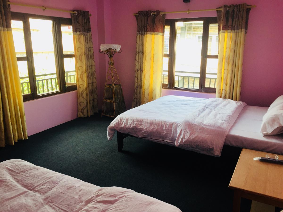 Obey Guest House Pokhara Extérieur photo