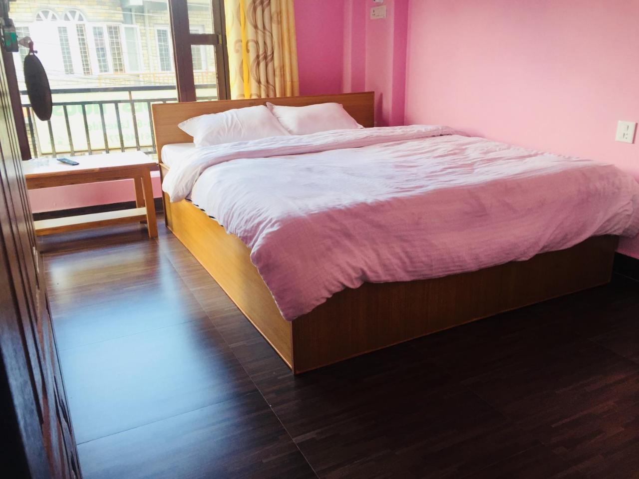 Obey Guest House Pokhara Extérieur photo