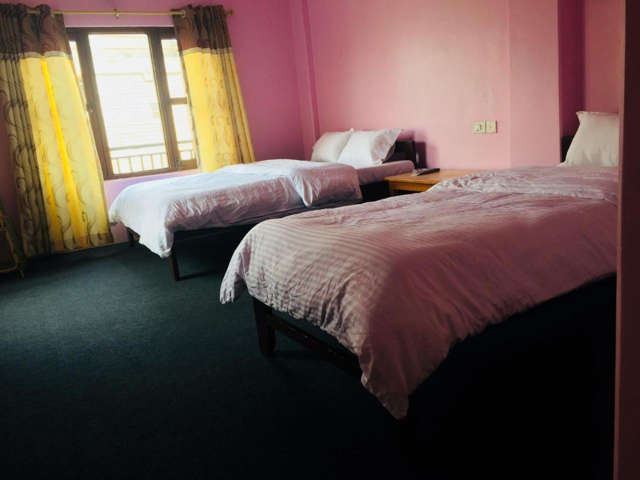 Obey Guest House Pokhara Extérieur photo