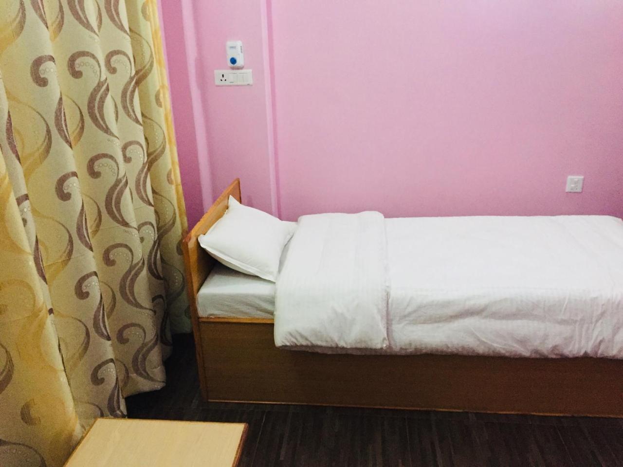 Obey Guest House Pokhara Extérieur photo