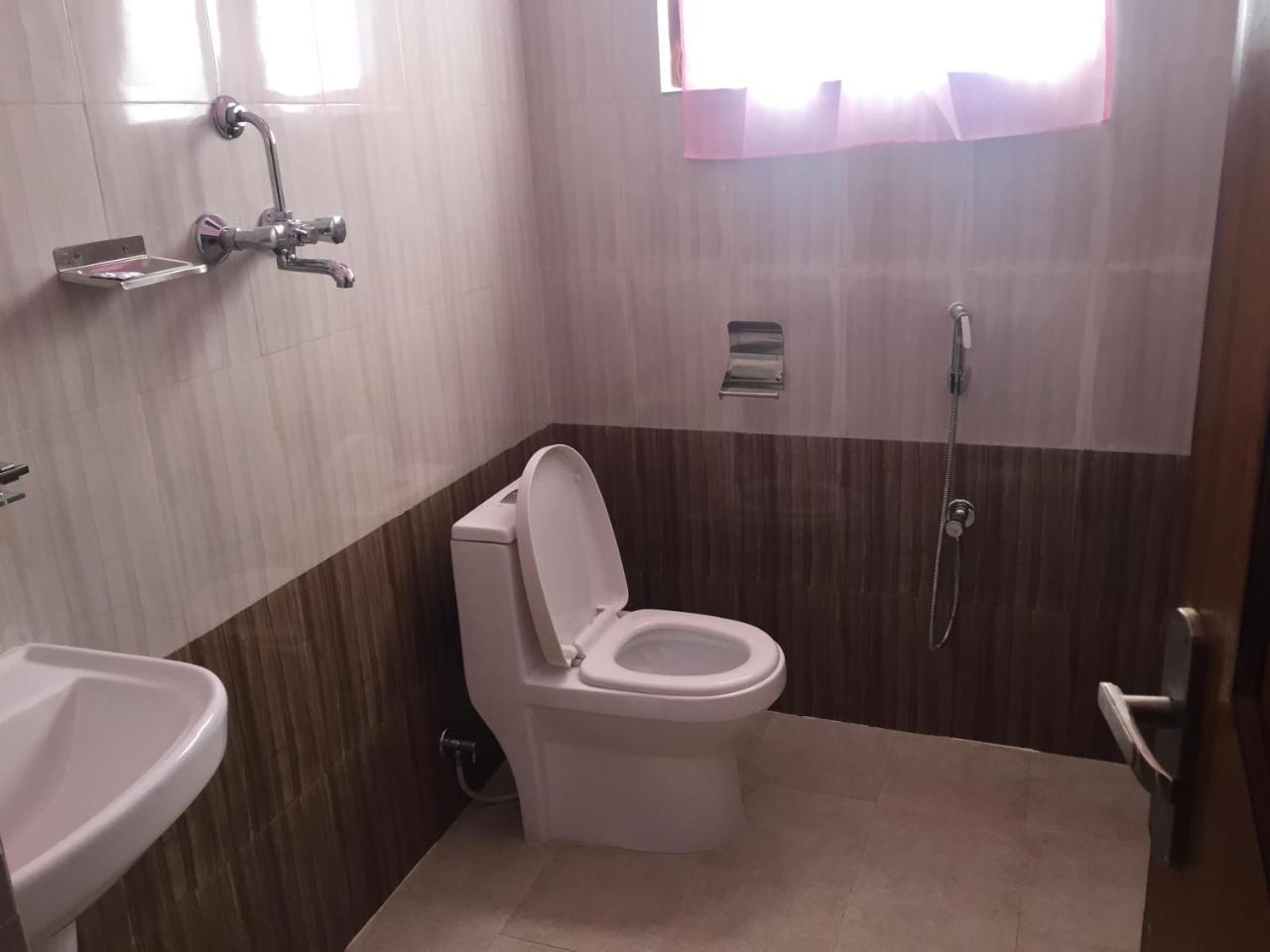 Obey Guest House Pokhara Extérieur photo